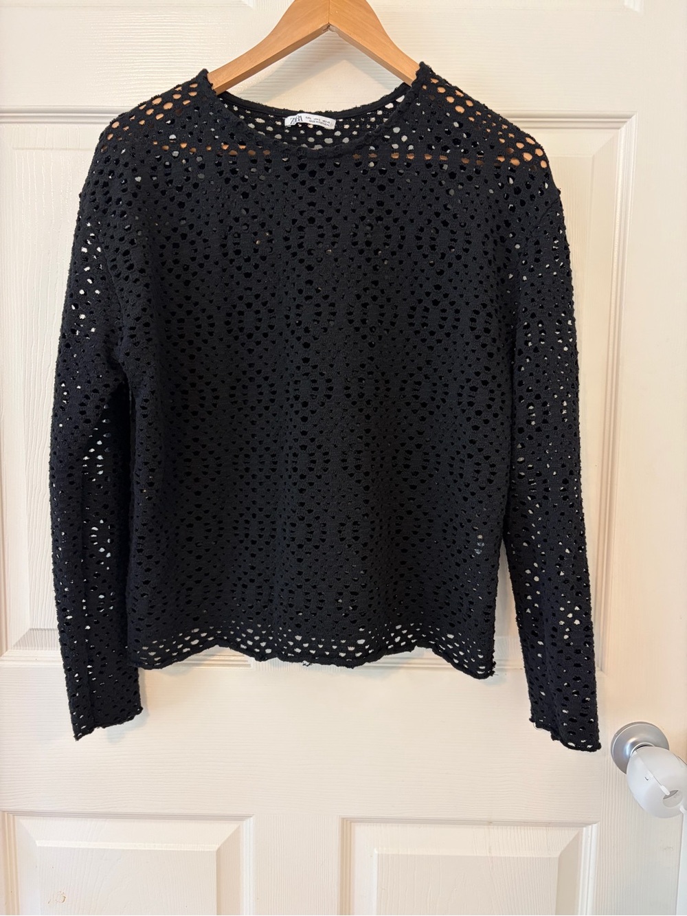 Zara women’s Black Crochet Long-Sleeve Top size L